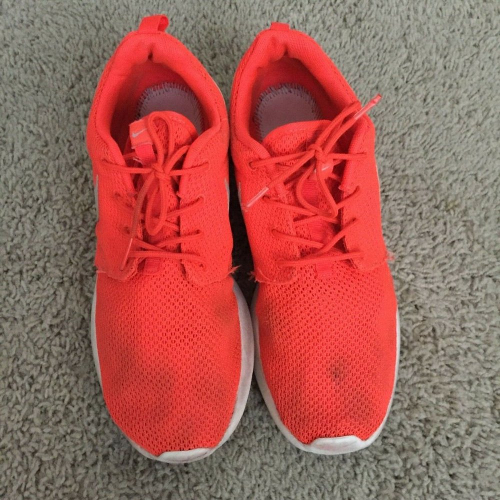 SOLD NIKE MEN 9 ROSHE CRIMSON NEON SNEAKERS RUNNING - Picture 4 of 7